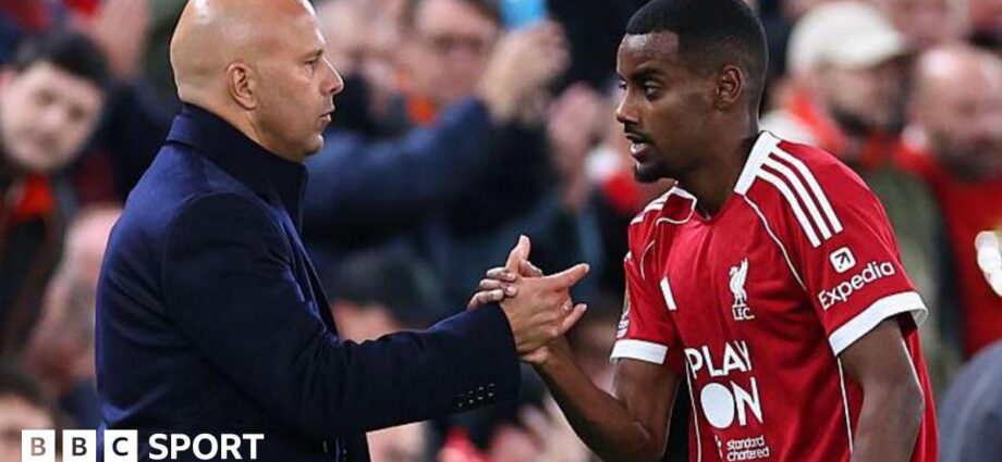 isak-doesn’t-deserve-start-over-ekitike-–-rooney