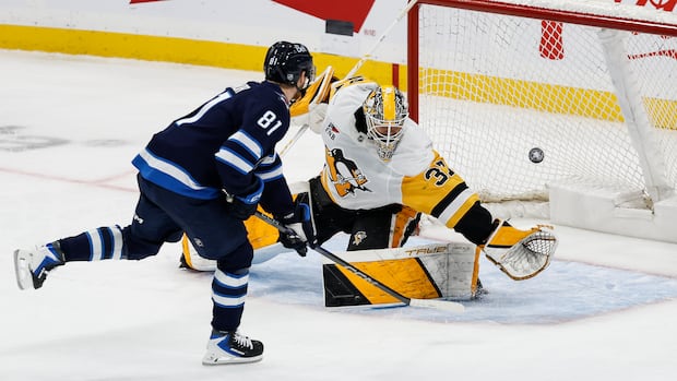 >-rookie-brad-lambert-scores-1st-nhl-goal-as-jets-take-5-2-win-over-penguins