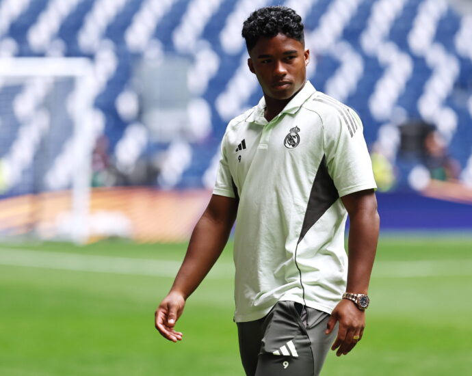 report:-sesko-injury-forces-man-united-into-making-move-for-real-madrid-star