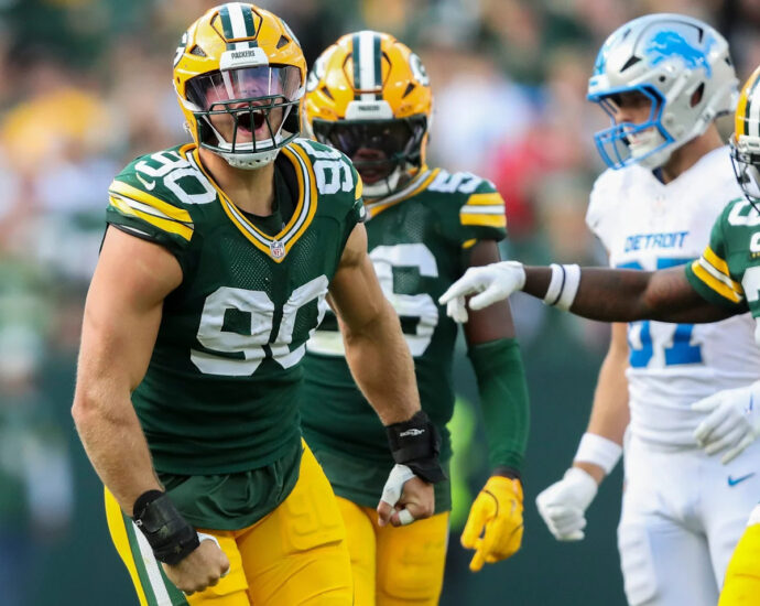packers-return-de-lukas-van-ness-to-practice-after-4-game-injury-absence