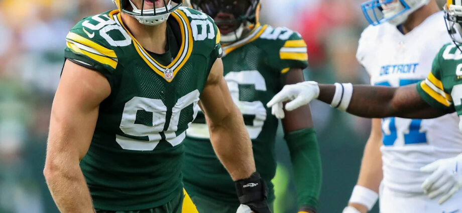 packers-return-de-lukas-van-ness-to-practice-after-4-game-injury-absence
