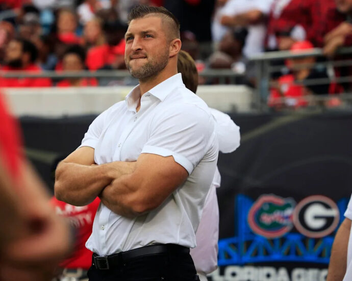 tim-tebow,-laura-rutledge-wear-georgia-jerseys-on-sec-nation