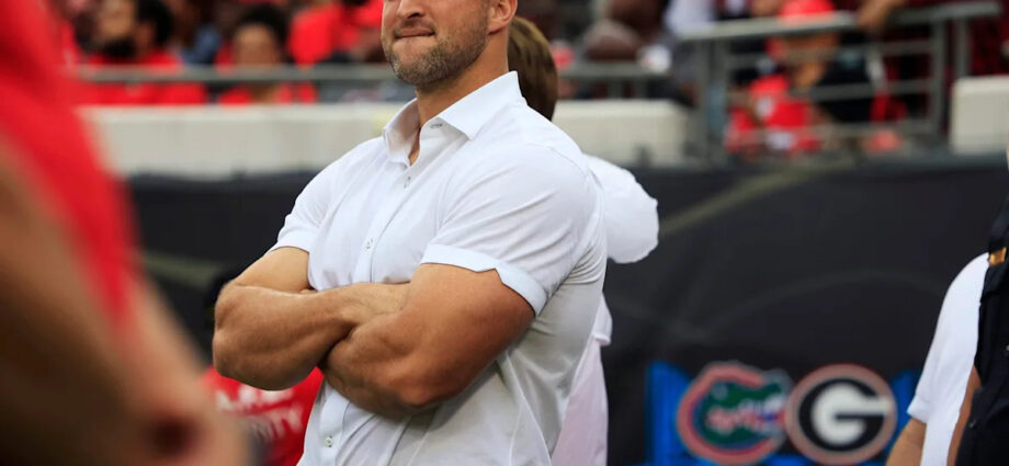 tim-tebow,-laura-rutledge-wear-georgia-jerseys-on-sec-nation