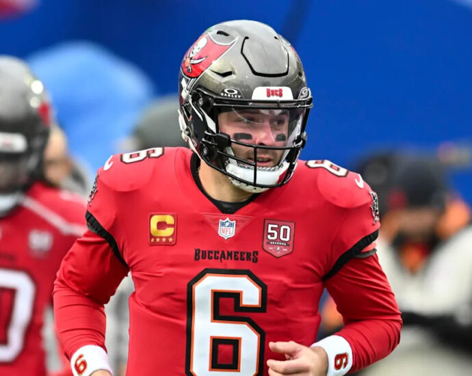 baker-mayfield-scores-first-rushing-td-of-season,-bucs-lead-10-7