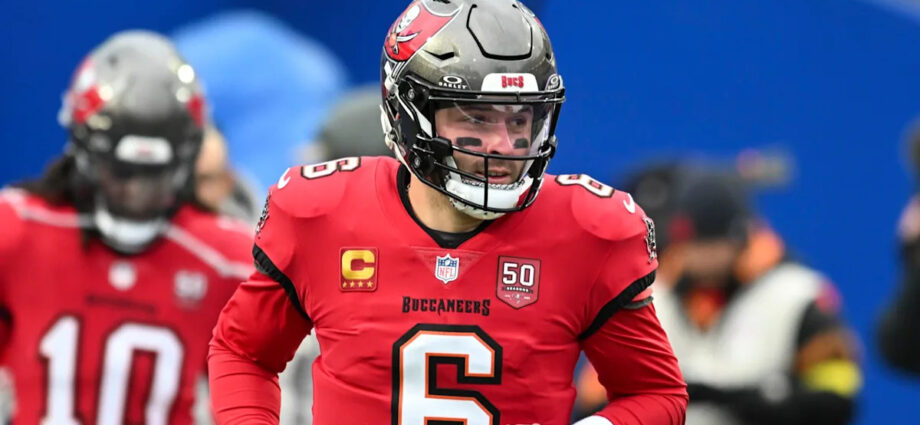 baker-mayfield-scores-first-rushing-td-of-season,-bucs-lead-10-7