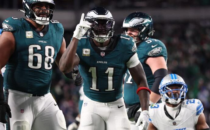 aj.-brown-got-plenty-of-targets,-but-eagles’-offense-and-qb-jalen-hurts-still-had-issues
