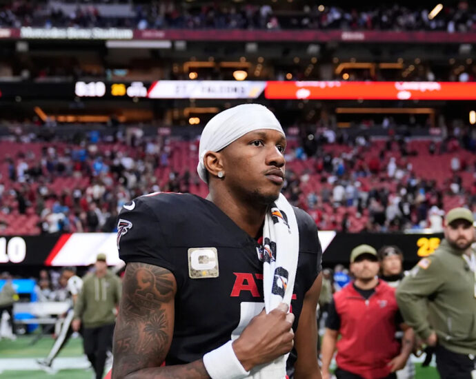 falcons-qb-penix-headed-to-injured-reserve,-will-miss-at-least-4-games-with-left-knee-injury