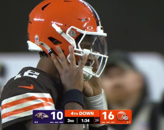 Shedeur Sanders Struggles In First NFL Snaps With Browns