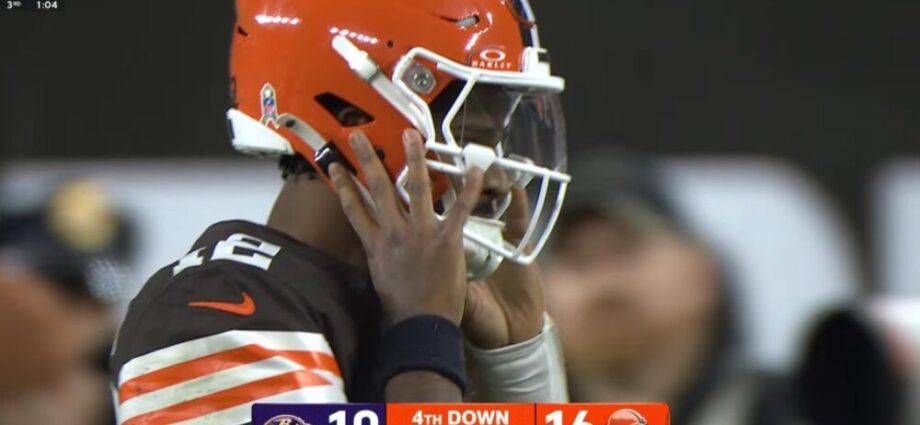 Shedeur Sanders Struggles In First NFL Snaps With Browns