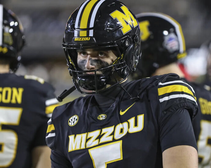 sbn-reacts:-who-should-get-the-start-at-qb-on-saturday-at-oklahoma?