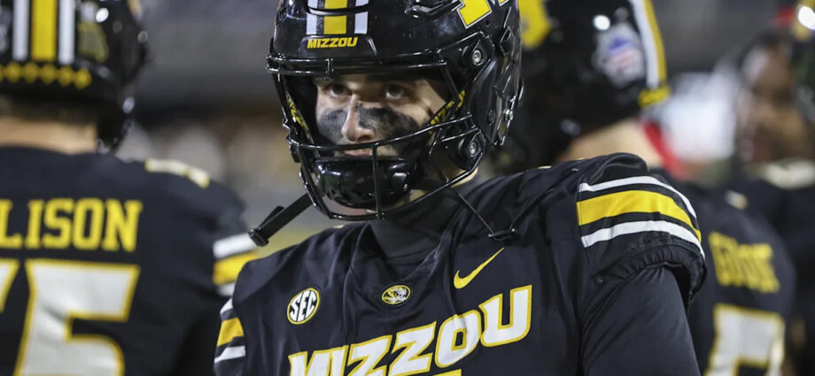 sbn-reacts:-who-should-get-the-start-at-qb-on-saturday-at-oklahoma?