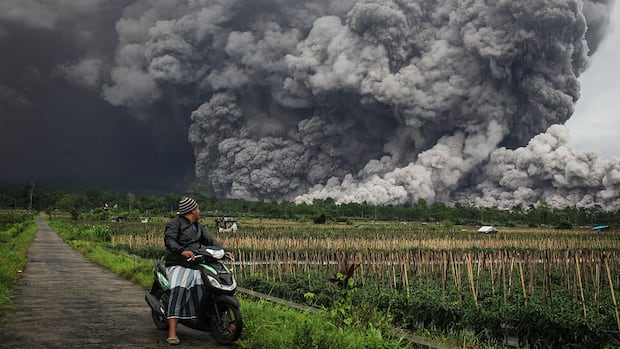 Mount Semeru erupts in Indonesia, prompting evacuations