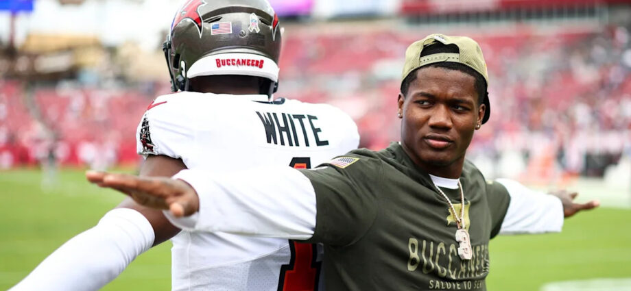 todd-bowles:-rb-bucky-irving-is-"trending-up"-to-play-against-the-cardinals