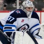 >-winnipeg-jets-goalie-connor-hellebuyck-out-at-least-a-month-for-knee-surgery