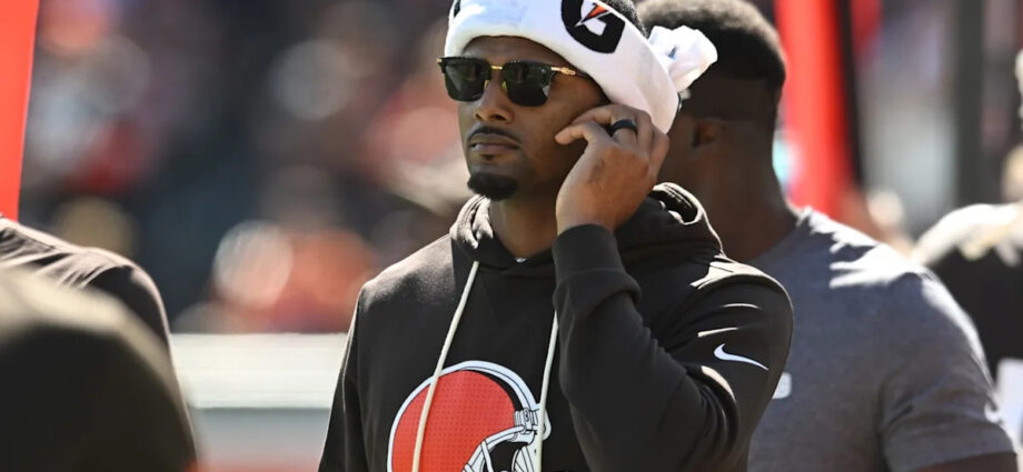 deshaun-watson-makes-first-road-trip-of-season