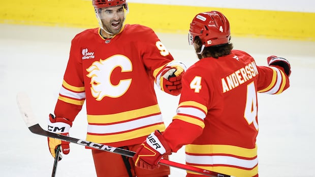 >-calgary-flames’-close-knit-bond-on-display,-despite-rough-record-on-ice-so-far-this-season