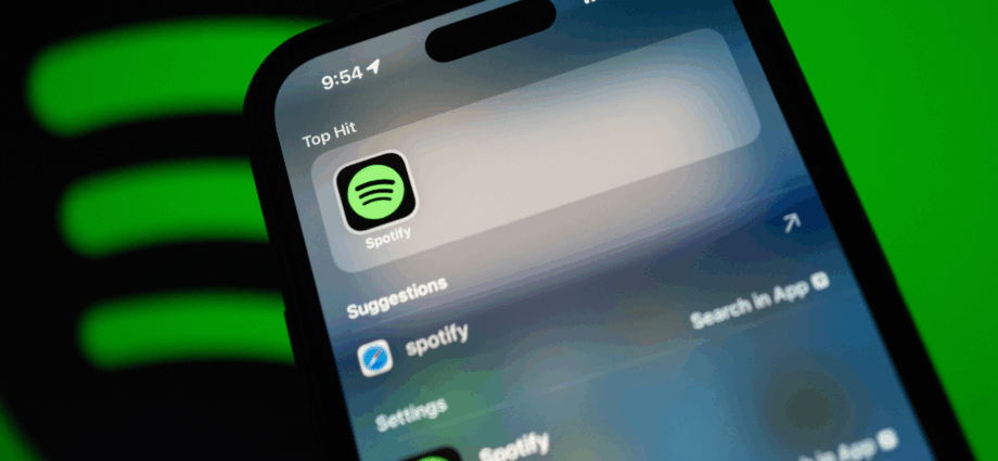 You Can Now Straight Import Apple Music Playlists to Spotify