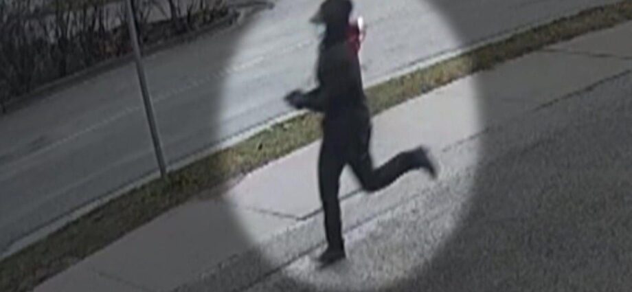 Caught on tape: Female crime scene investigator centered for execution