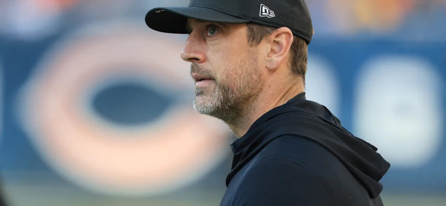 steelers’-aaron-rodgers-to-start-week-13-against-bills,-will-play-through-fractured-wrist