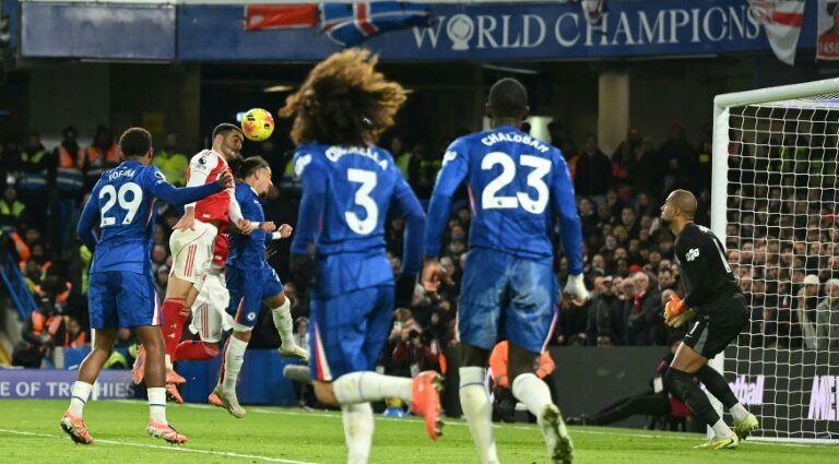 arsenal-held-by-10-man-chelsea,-isak-end-drought-to-fire-liverpool