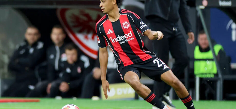 journalist:-man-united-considering-move-to-sign-bundesliga-defender